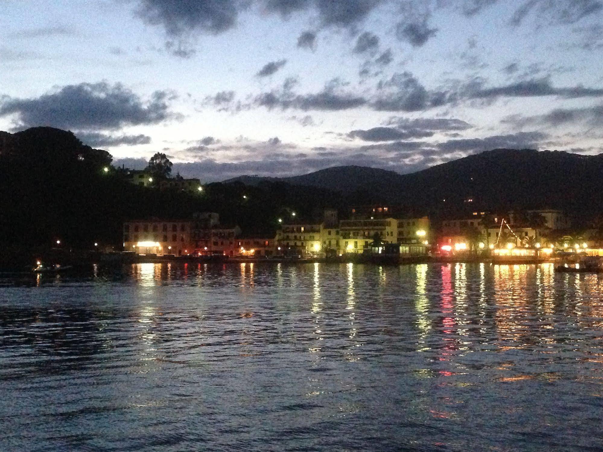 Affittacamere Vista Mare Porto Azzurro Exteriér fotografie