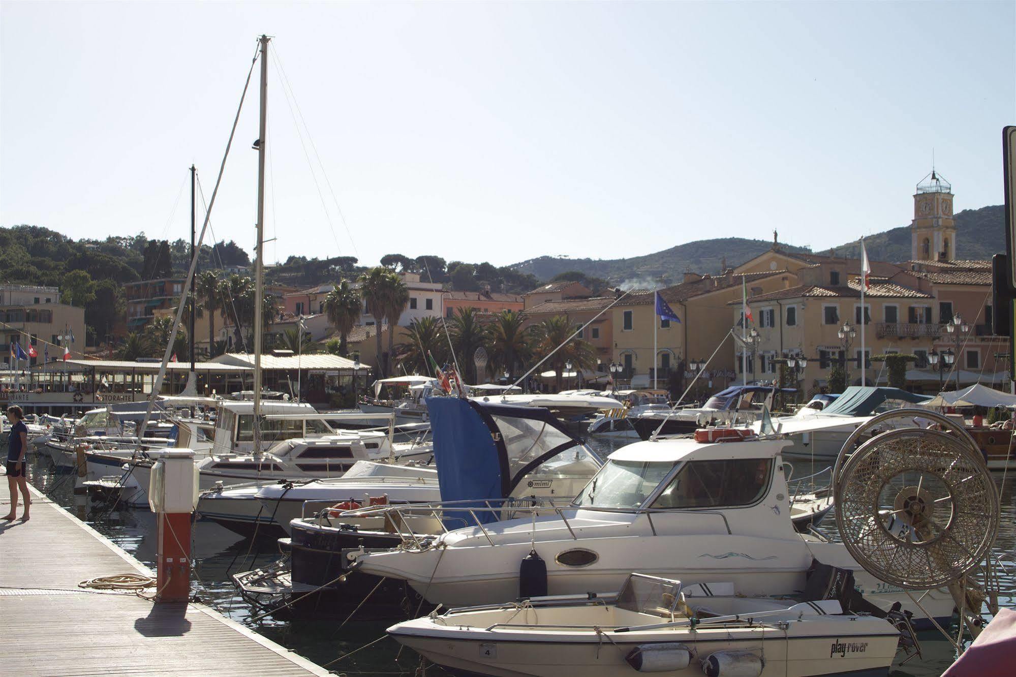 Affittacamere Vista Mare Porto Azzurro Exteriér fotografie